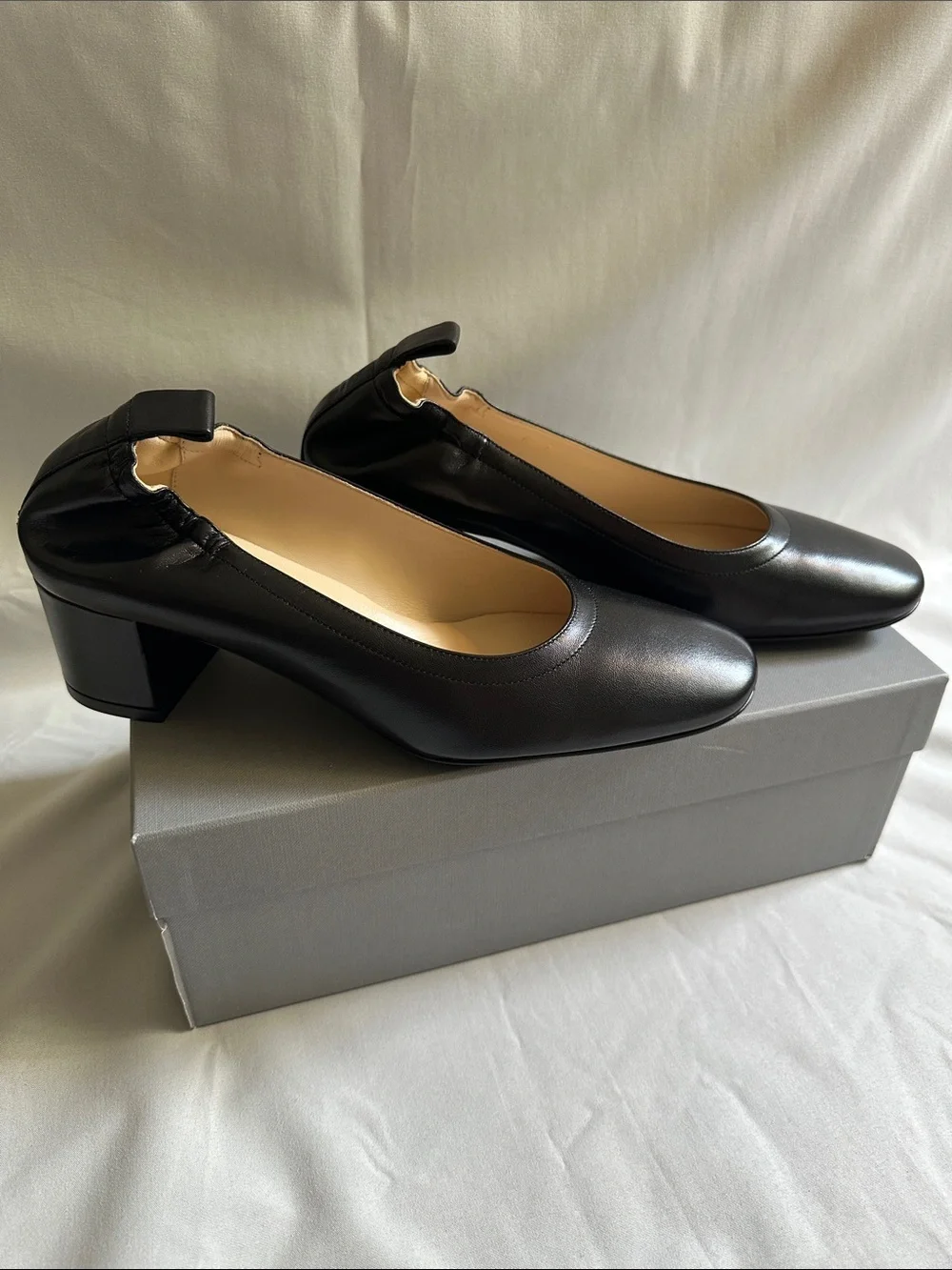 Everlane Classic Black Leather Block Heel Pumps